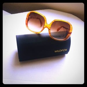 WILDFOX Sunglasses W/Case Extras